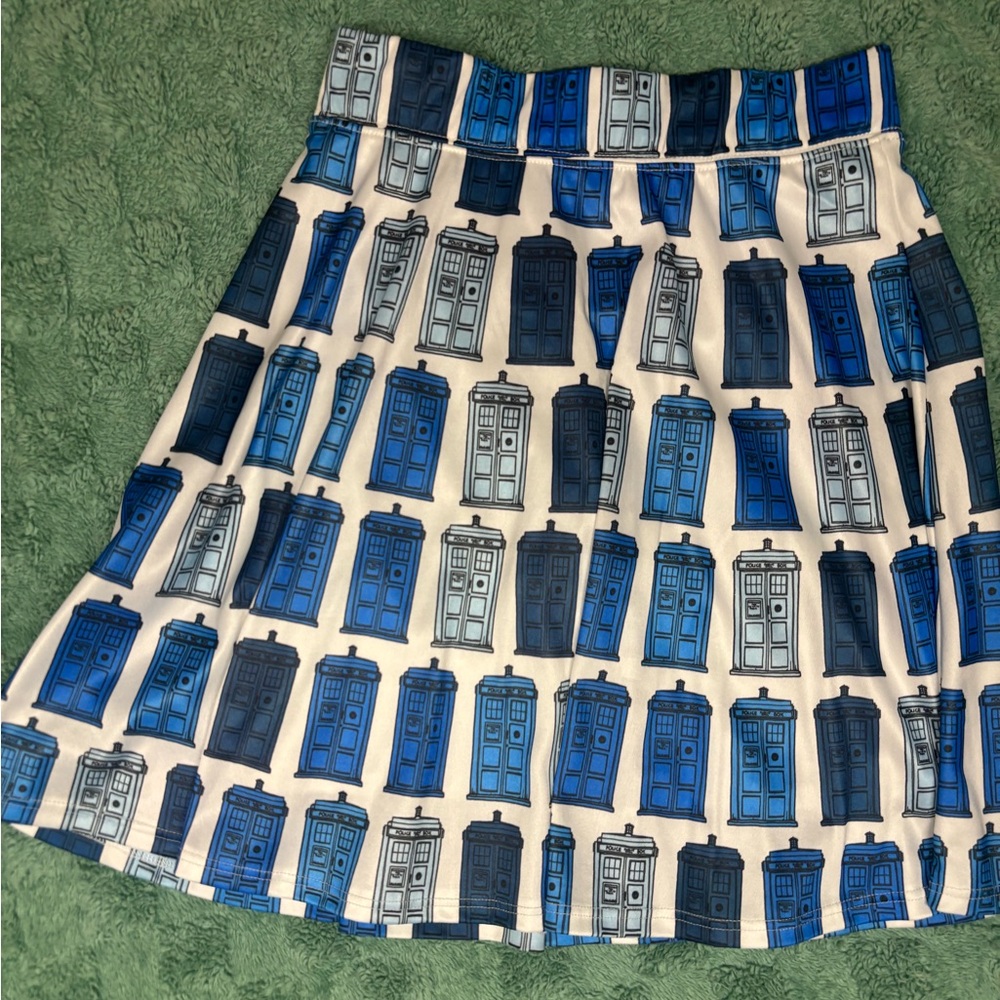 Doctor Who TARDIS Skater Skirt Her Universe Size M Blue White - Picture 2 of 4
